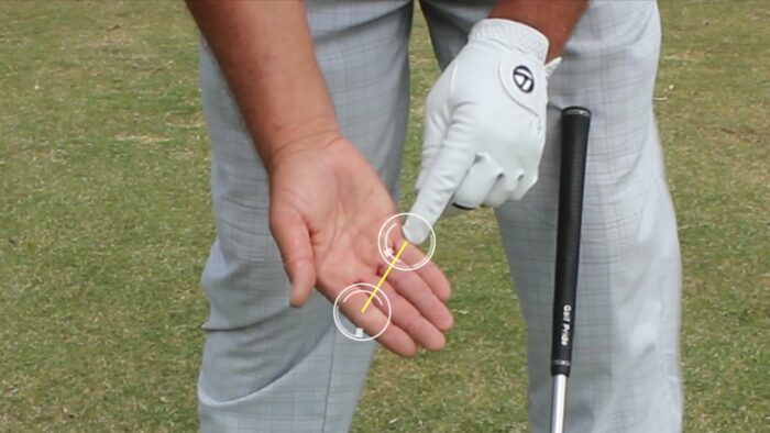 How to grip the golf club